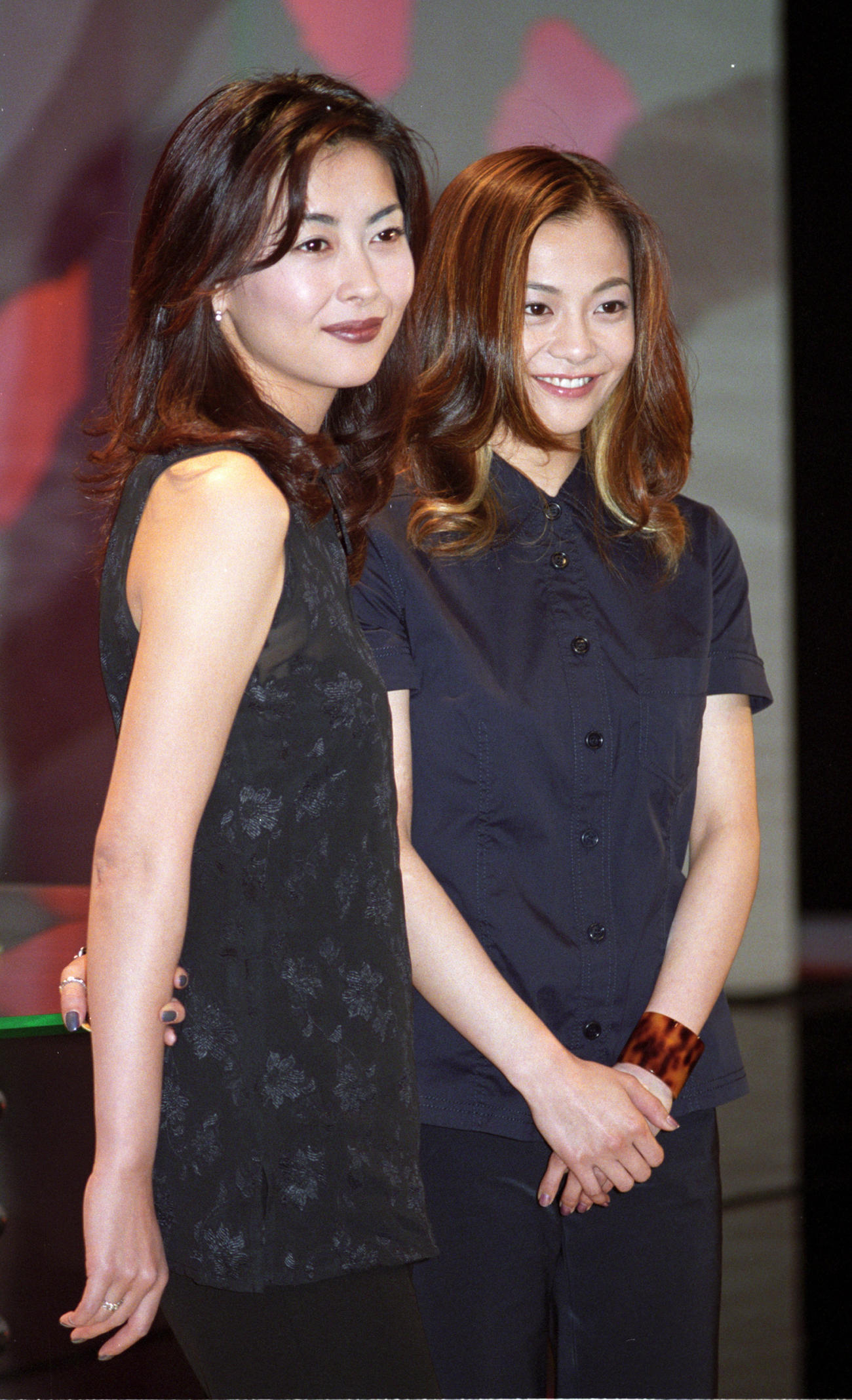 華原朋美（右）と中山美穂さん（1997年6月撮影）