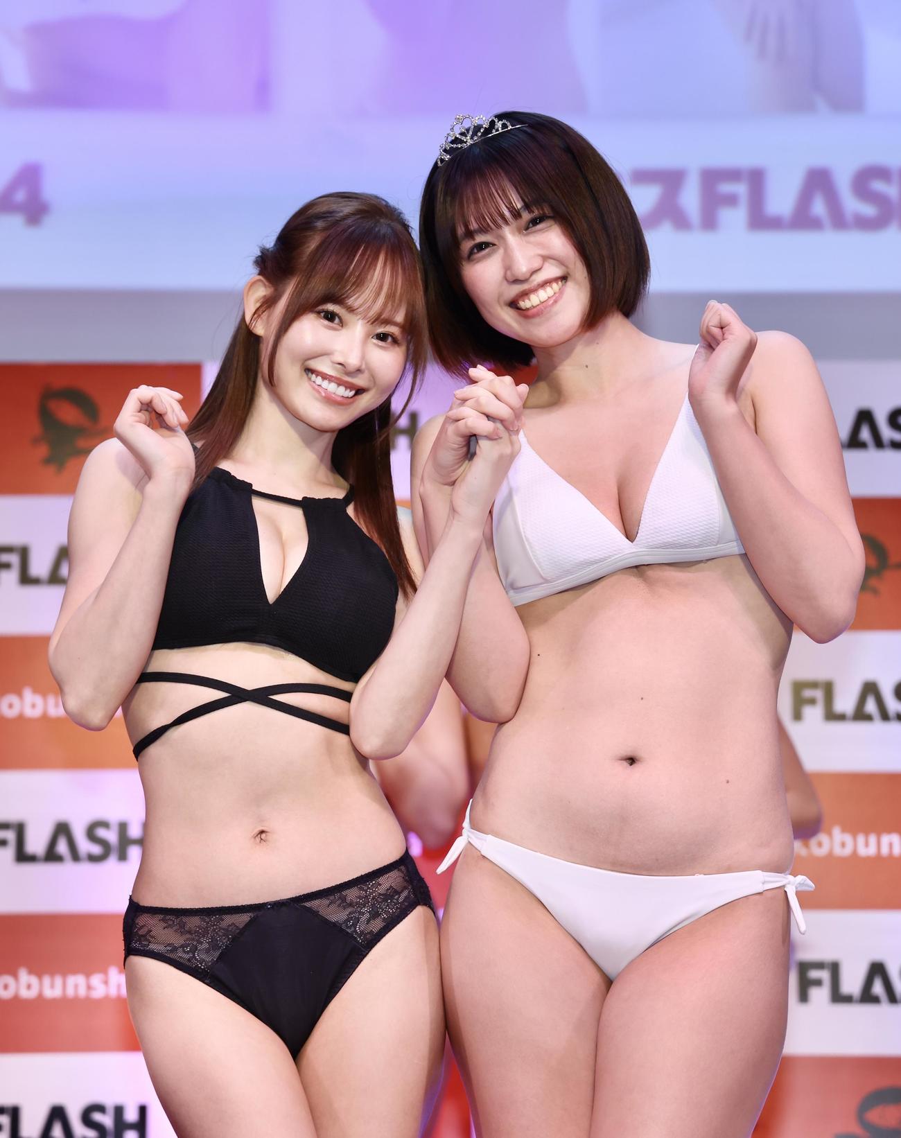 ポーズ対決する遠藤まめ（左）MAHO（撮影・河田真司）