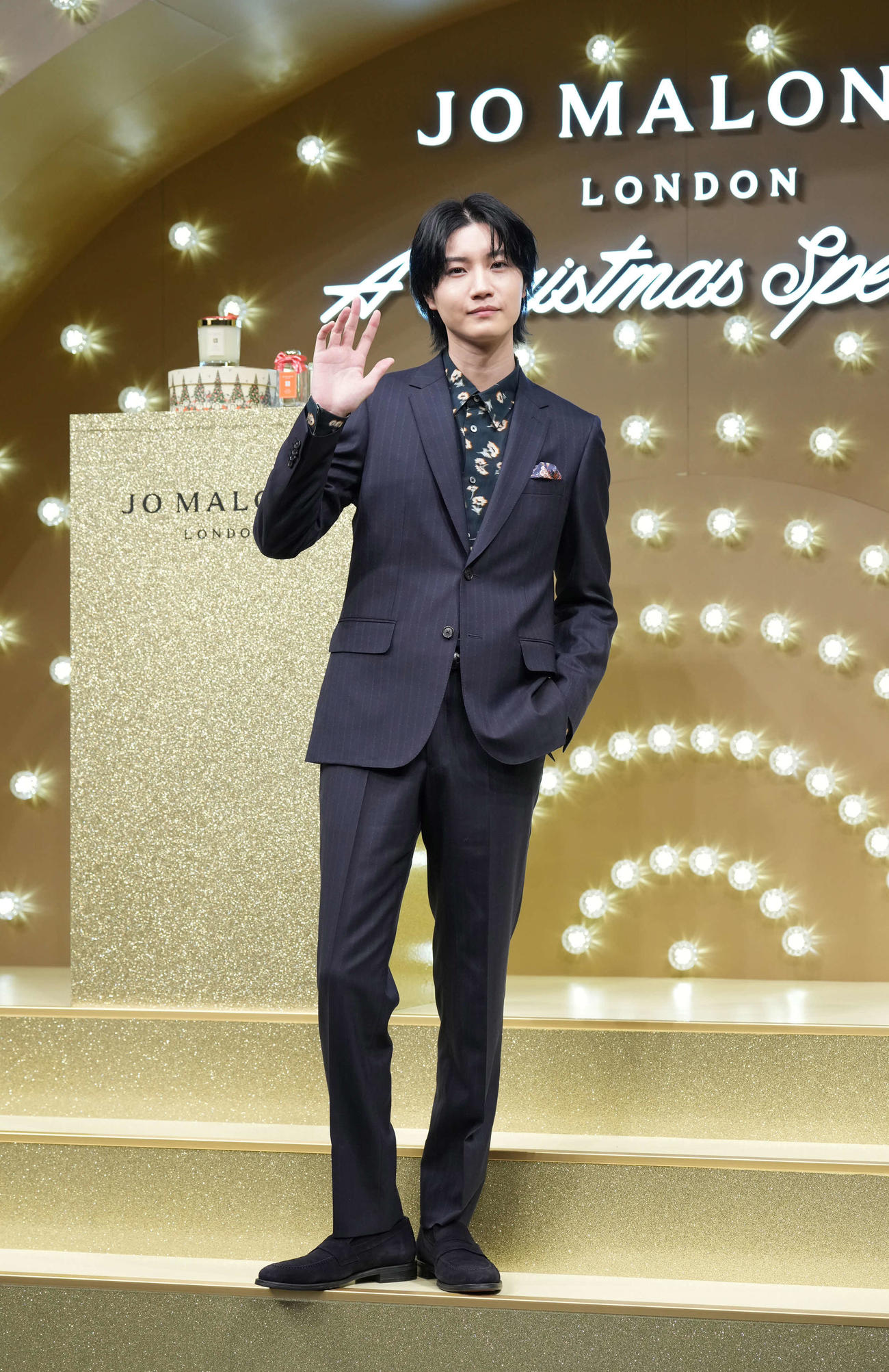 ジョー　マローン　ロンドン「クリスマススペシャル」ポップアップイベントフォトコールに臨む桜田通（撮影・小沢裕）