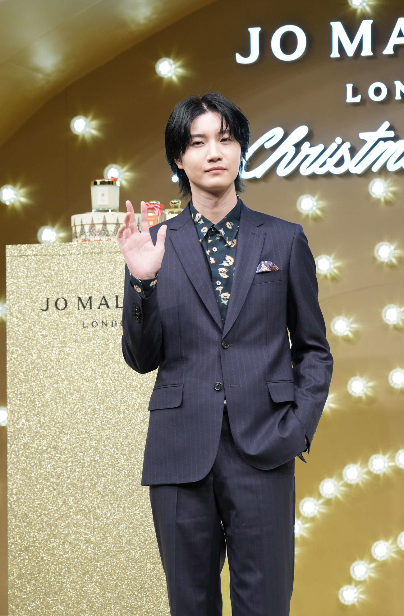 ジョー　マローン　ロンドン「クリスマススペシャル」ポップアップイベントフォトコールに臨む桜田通（撮影・小沢裕）
