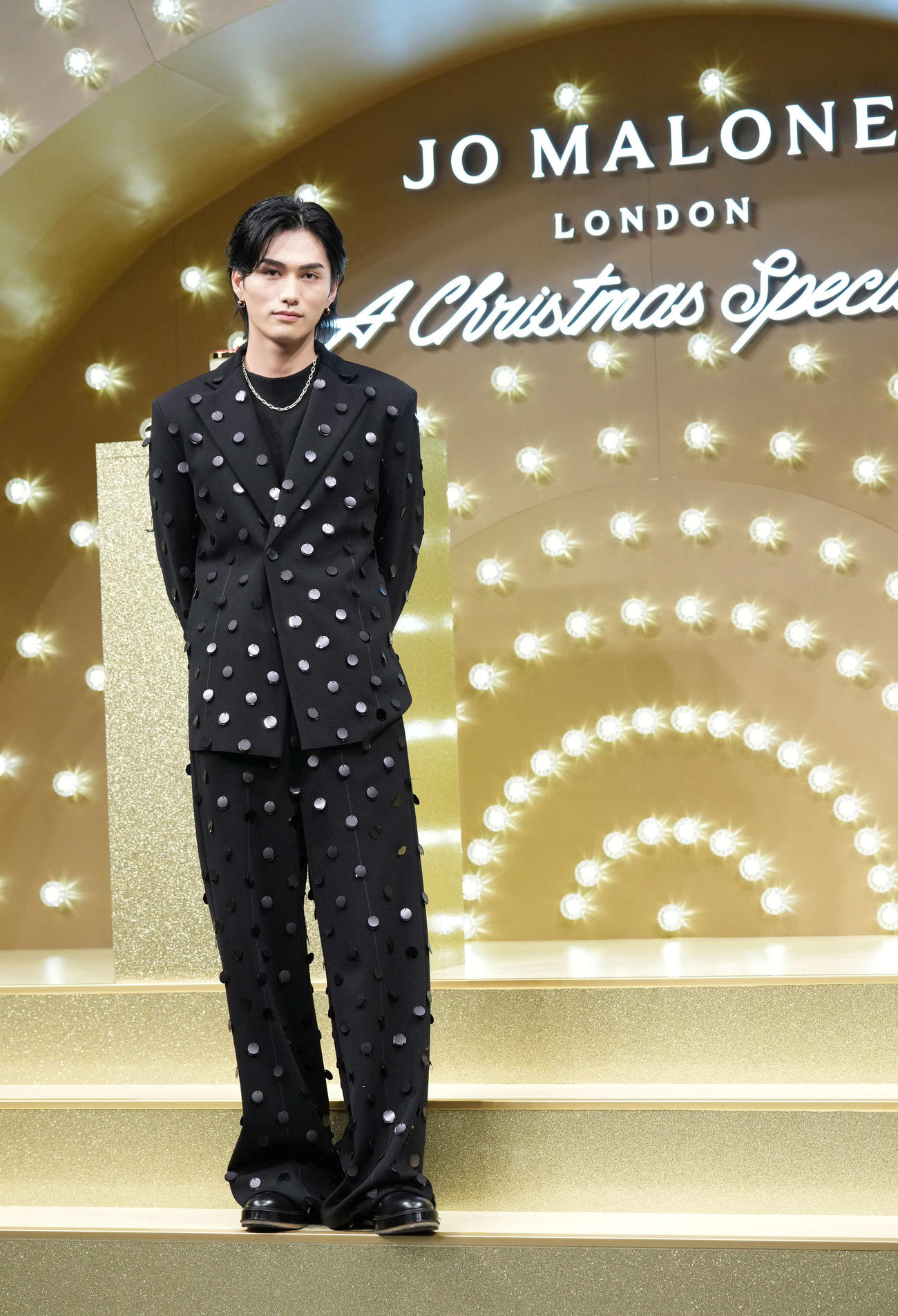 ジョー　マローン　ロンドン「クリスマススペシャル」ポップアップイベントフォトコールに臨むSHUZO（撮影・小沢裕）