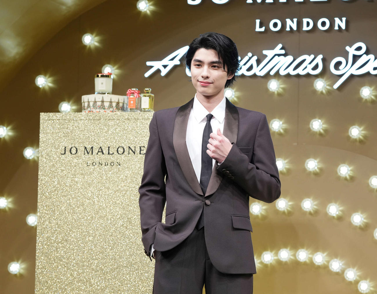 ジョー　マローン　ロンドン「クリスマススペシャル」ポップアップイベントフォトコールに臨む本田響矢（撮影・小沢裕）