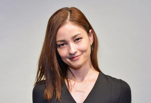 黒木メイサ、ブラトップ＆ショートパンツ姿で「サボってたworkoutも気合いで再開」