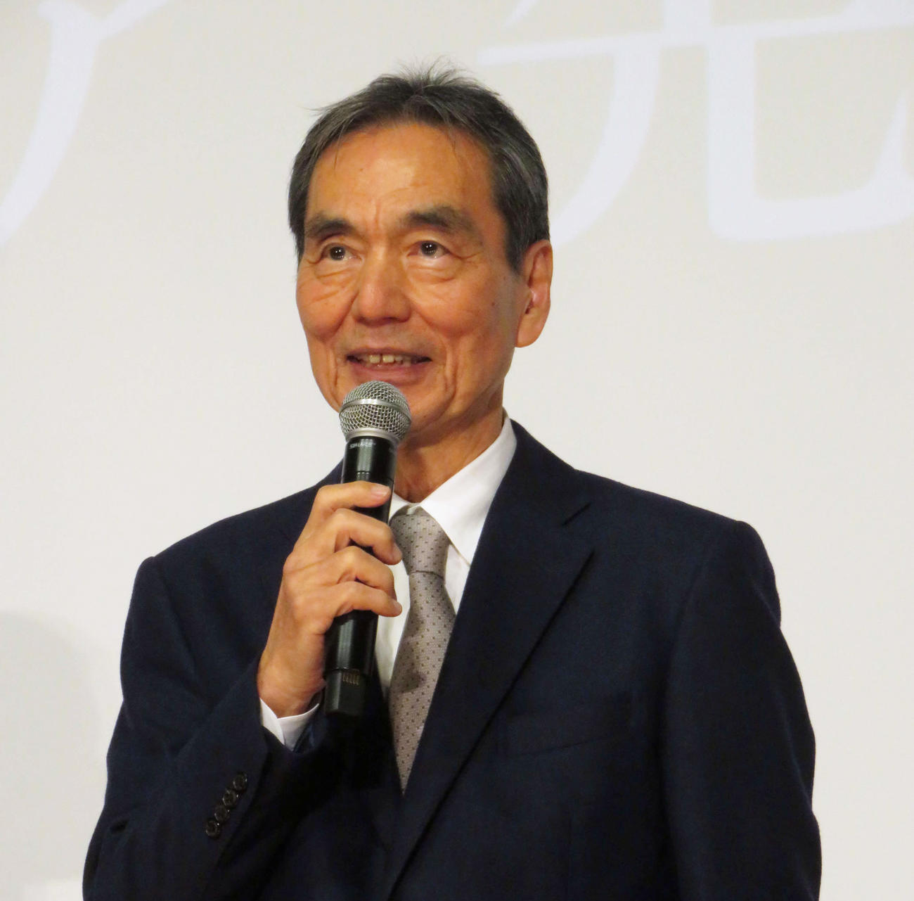 映画「敵」の先行上映会に登壇した長塚京三