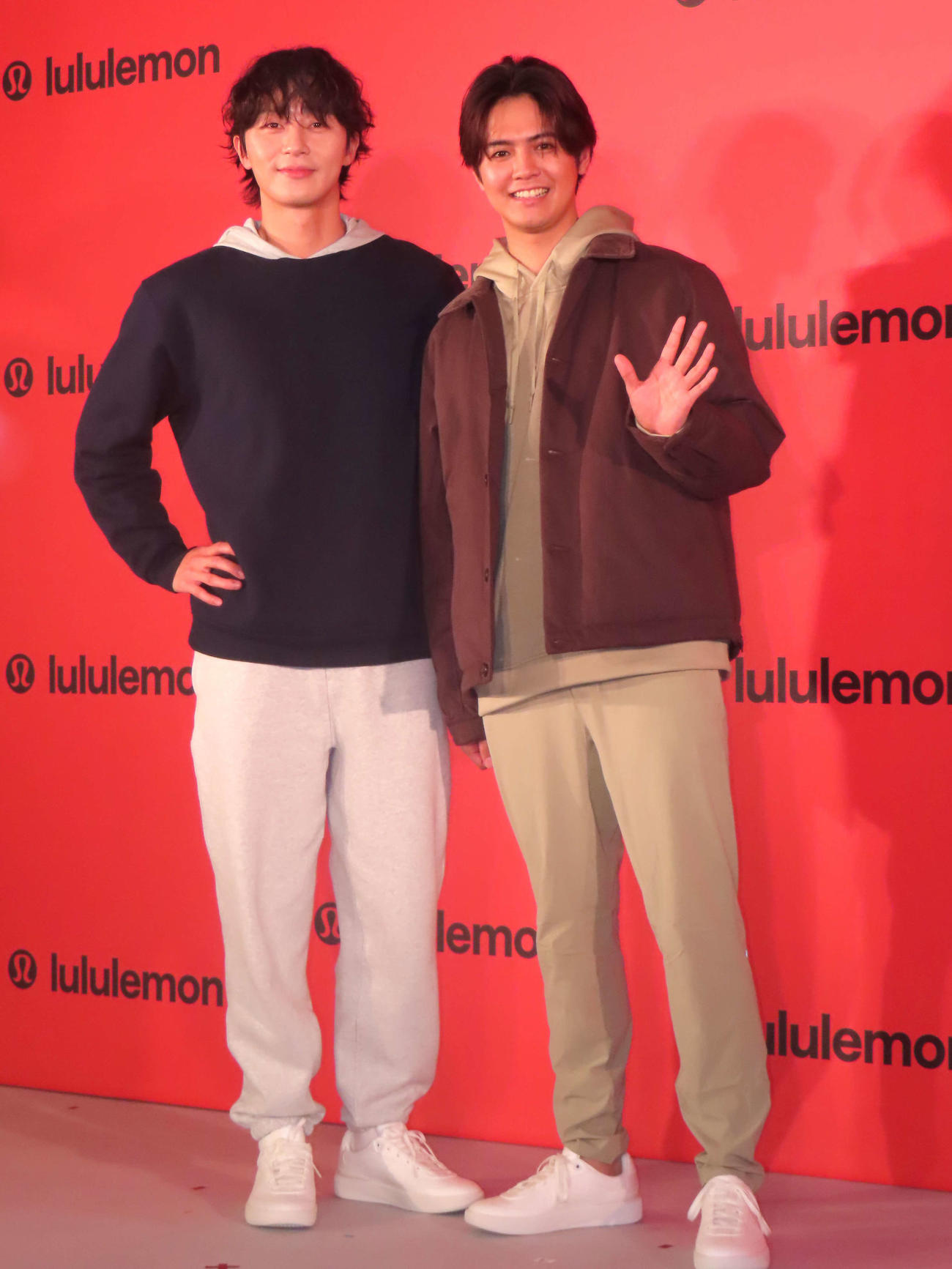 「lululemon Shibuya Flagship」オープニングセレモニーに登壇したパク・ソジュン（左）とGENERATIONS片寄涼太