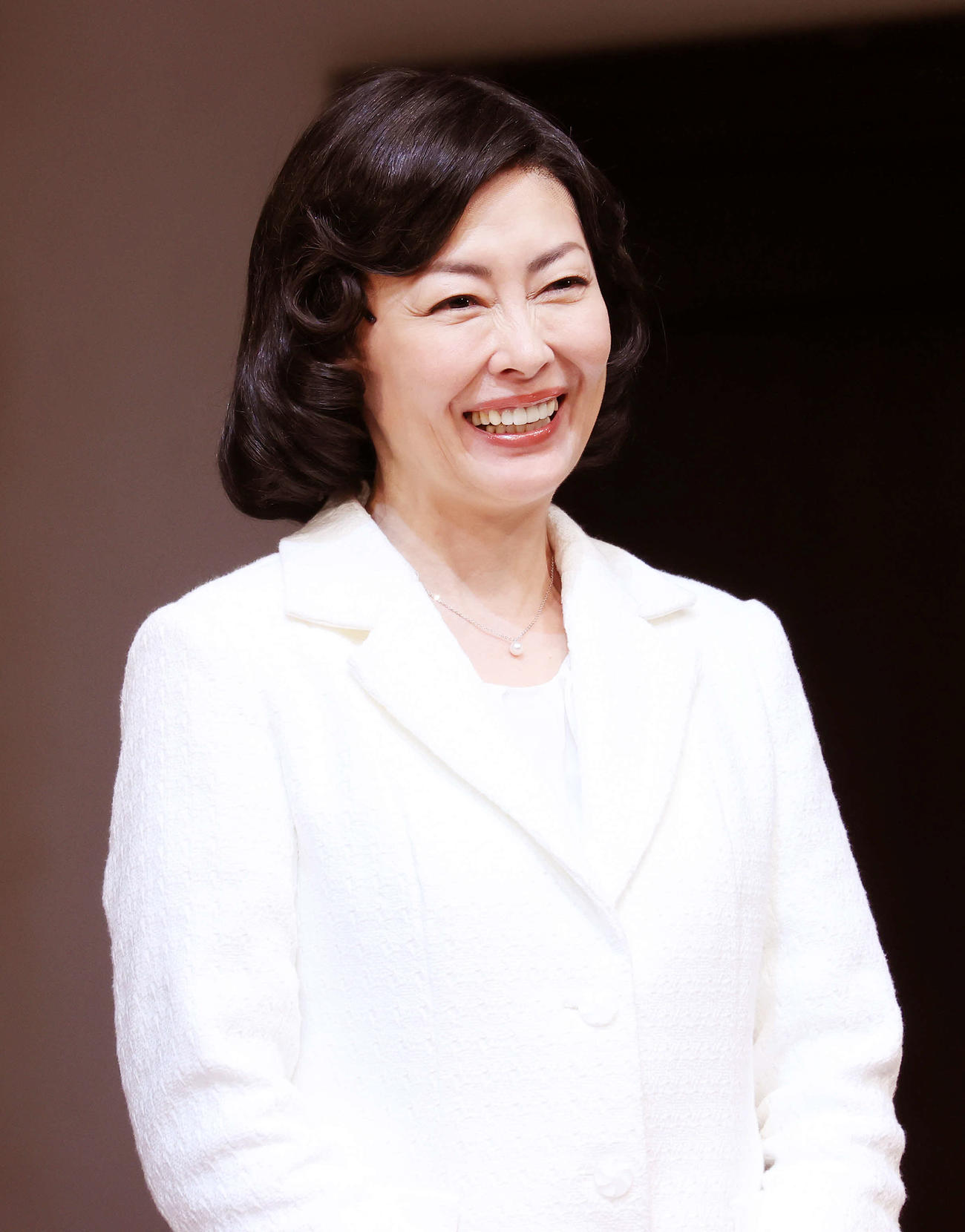21年、「葵上」「弱法師」－「近代能楽集」より笑顔を見せる