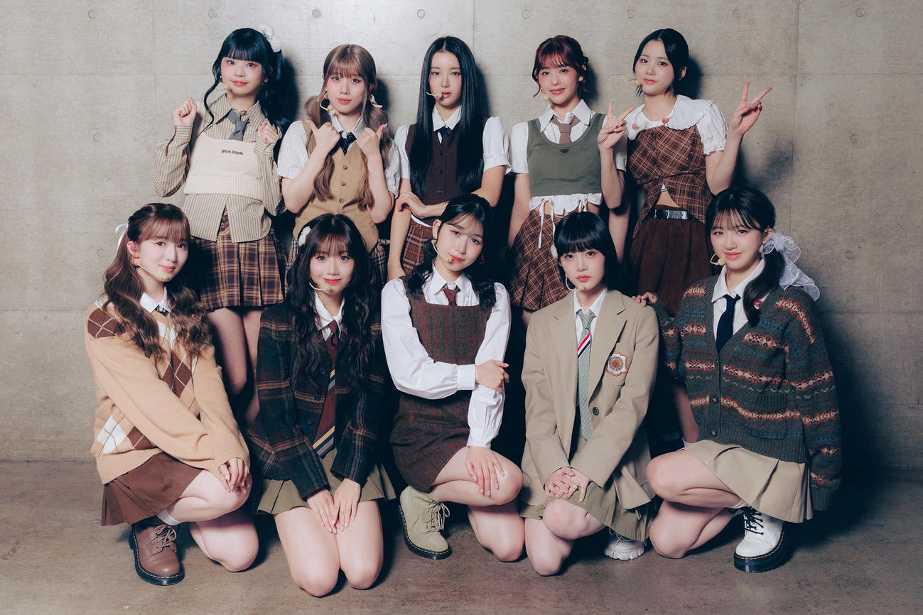 幕張メッセで単独コンサートを行ったME：I。後列左からRINON、AYANE、MIU、RAN、KOKONA。前列左からSUZU、KEIKO、MOMONA、SHIZUKU、COCORO（C）LAPONE GIRLS