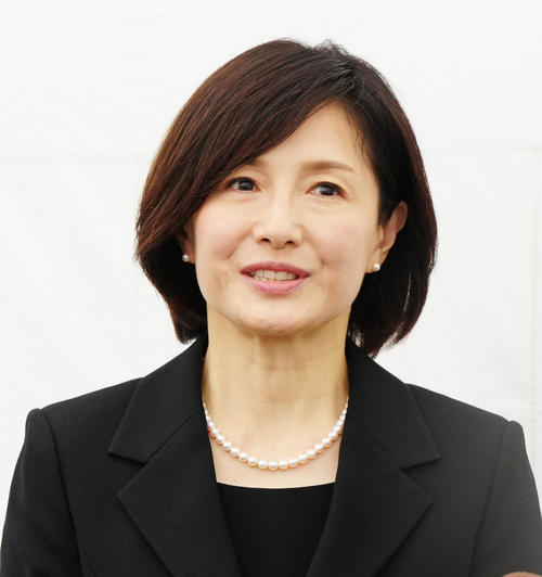 “元生徒”の水野真紀「先生のご意志を継いでいきたい」服部幸應さんの合同葬に参列