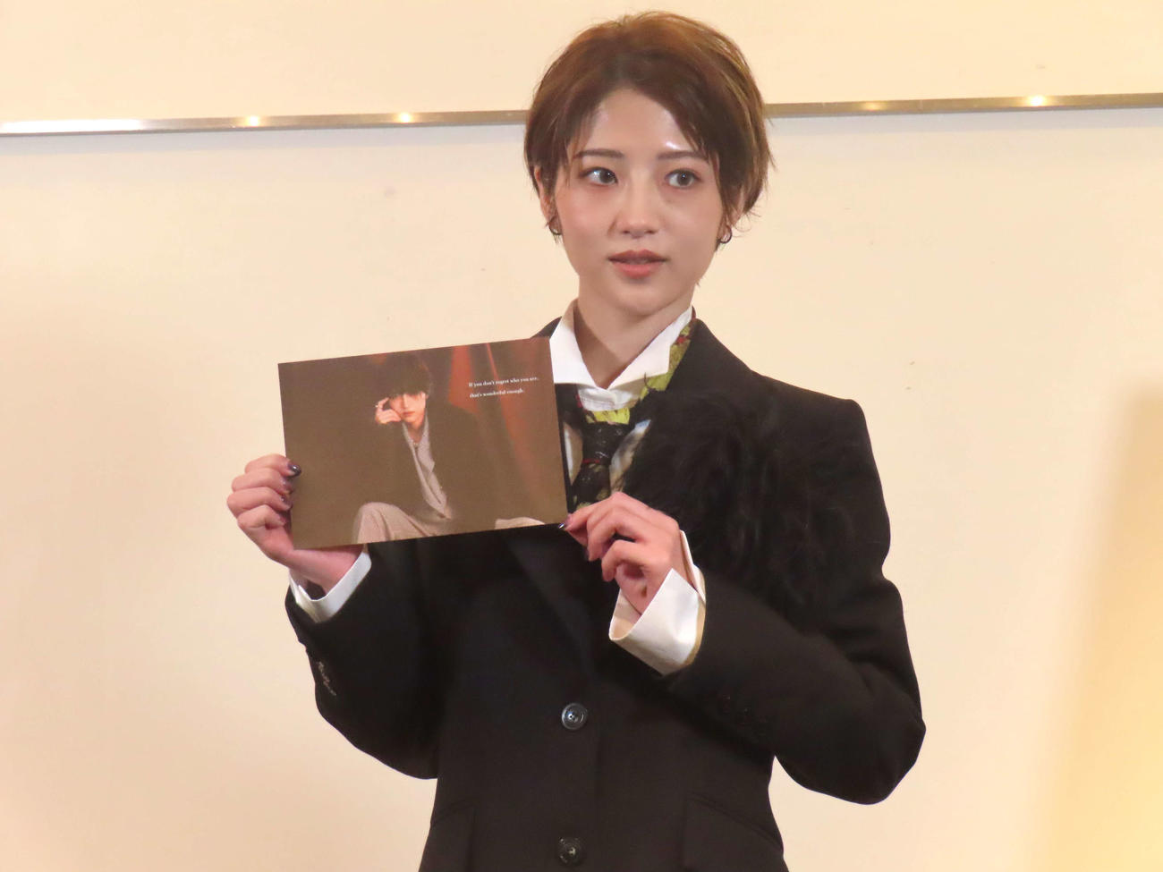 カレンダー発売記念取材会を行った若月佑美
