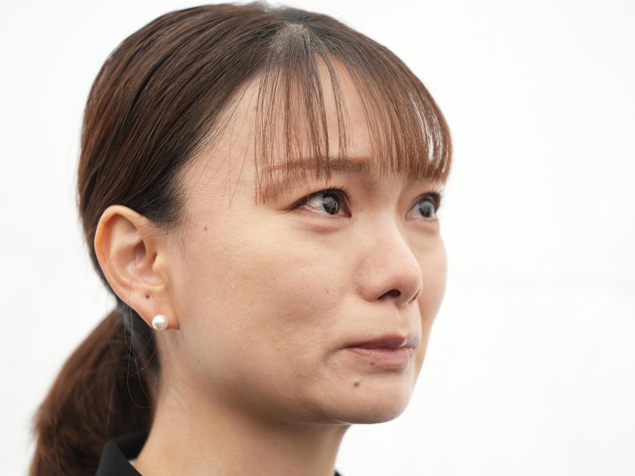 服部幸應さんとの思い出を涙ながらに語る保田圭（撮影・垰建太）