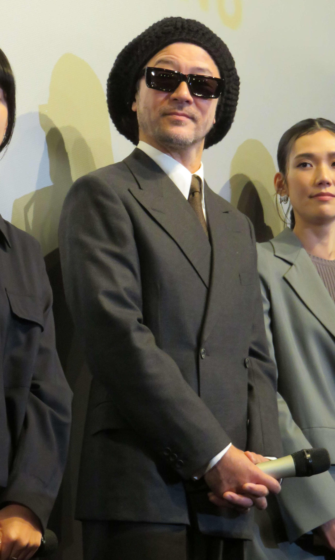 短編映画「男と鳥」を監督し、初日舞台あいさつに登壇した浅野忠信
