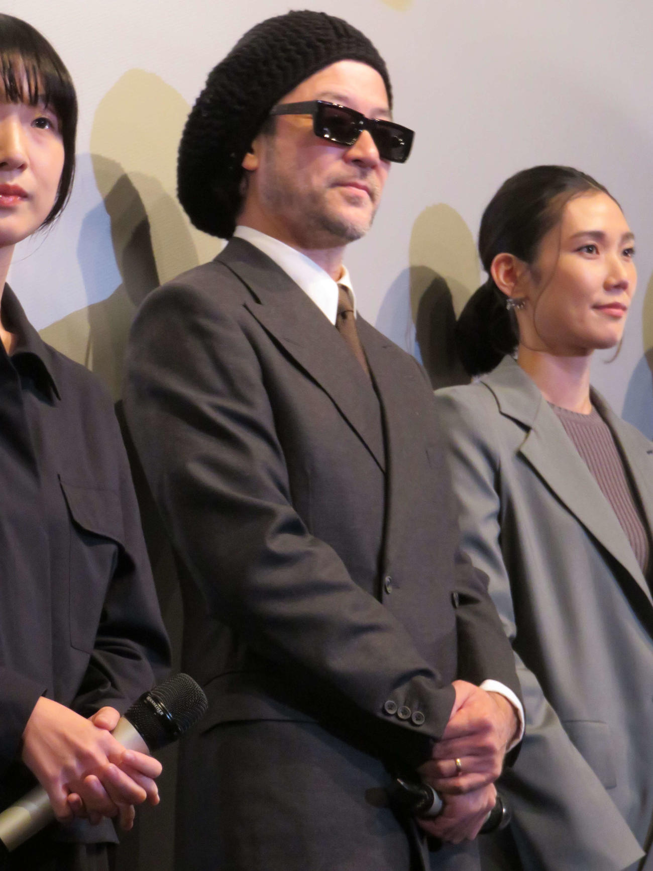 短編映画「男と鳥」を監督し、初日舞台あいさつに登壇した浅野忠信