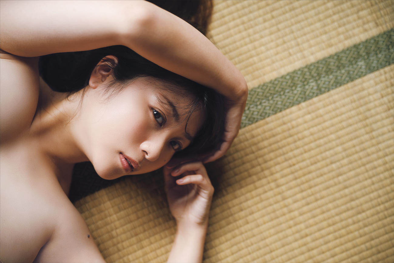 西田麻衣の約8年ぶりの写真集「Re:Mai」（鈴木ゴータ氏撮影）