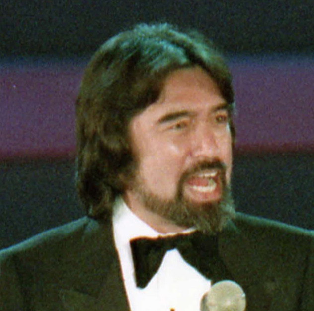 90年12月31日、第41回紅白歌合戦で熱唱する尾崎紀世彦さん