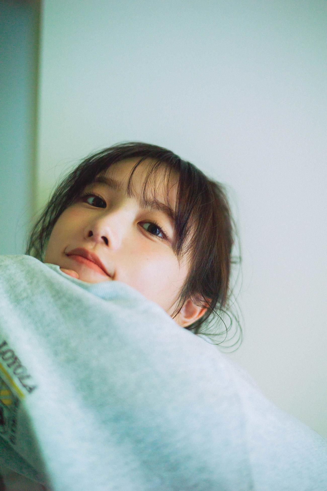 乃木坂46与田祐希サード写真集の先行カット（撮影・細居幸次郎）