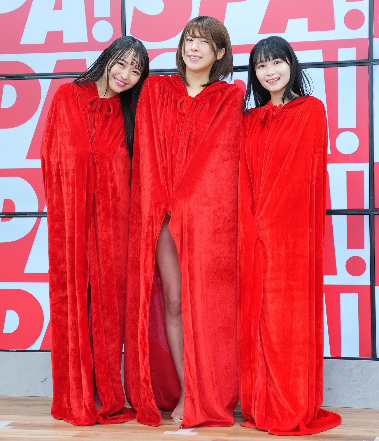 登壇した「ミスSPA！2024グランプリ」の堀りま（左）、吉瀬結（中央）、三田のえ（撮影・垰建太）