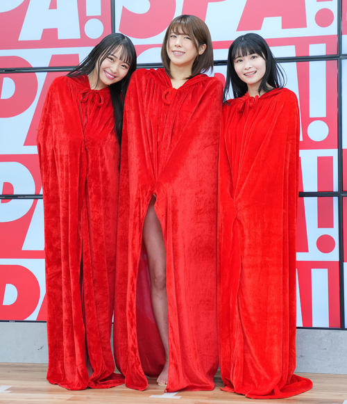 登壇した「ミスSPA！2024グランプリ」の堀りま（左）、吉瀬結（中央）、三田のえ（撮影・垰建太）