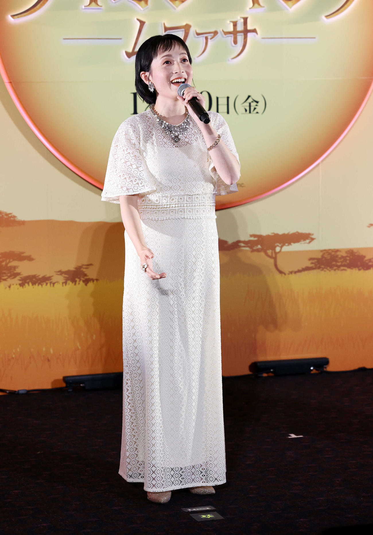 熱唱する和音美桜（撮影・鈴木正人）