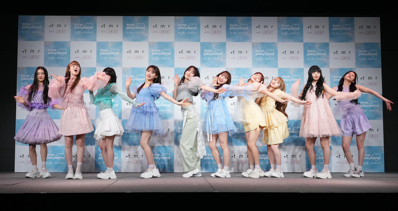 コラボレショーションプロジェクト発足記念発表会でダンスを披露するME：I（撮影・菅敏）
