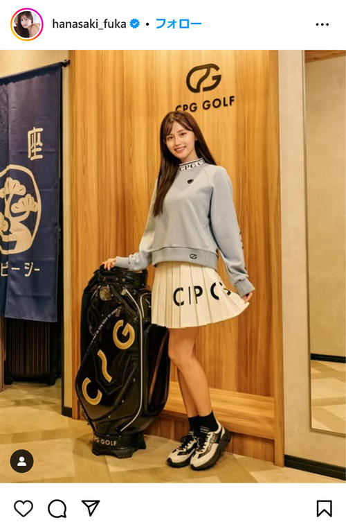 グラドル花咲楓香、美脚光るゴルフウエア姿で「2025年ゴルフデビューし