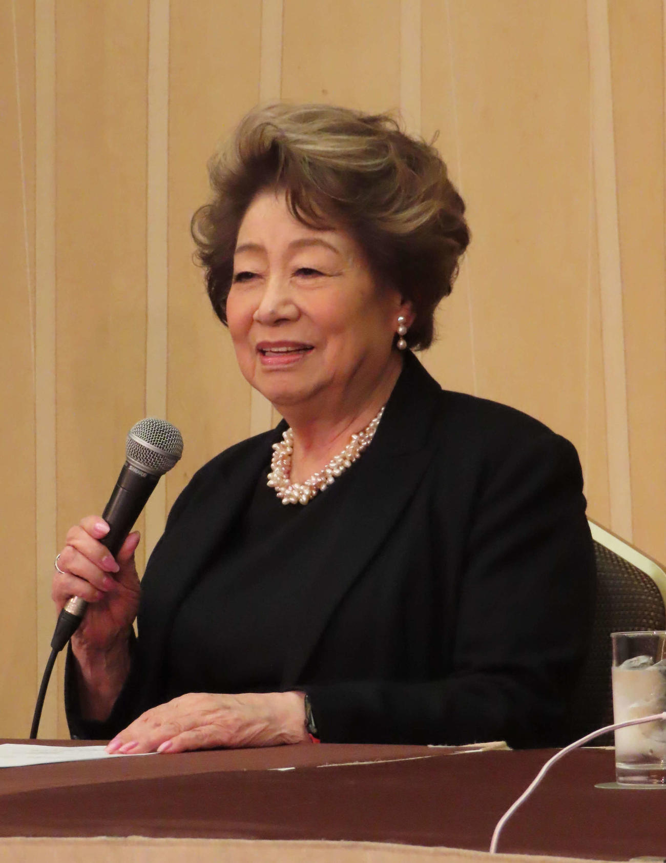 新派喜劇公演「三婆」の記者懇親会に出席した水谷八重子