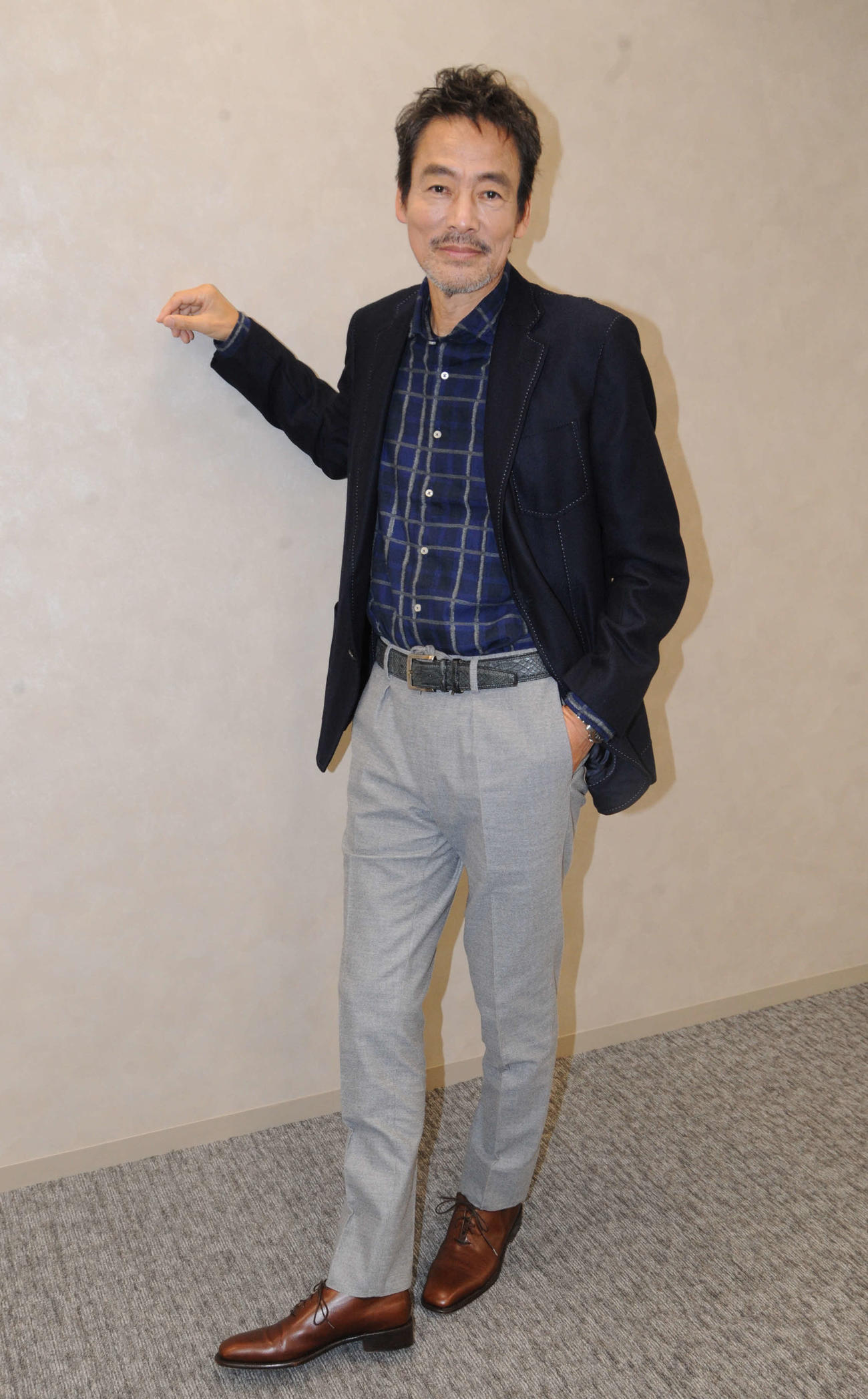 取材に応じた村上弘明（撮影・松尾幸之介）