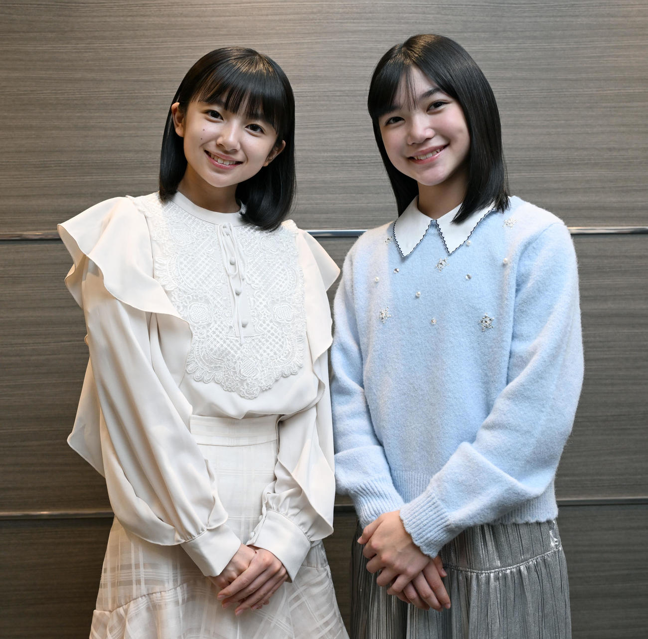 第9回「東宝シンデレラ」グランプリの白山乃愛（左）とファイナリストの今濱夕輝乃（撮影・千葉一成）