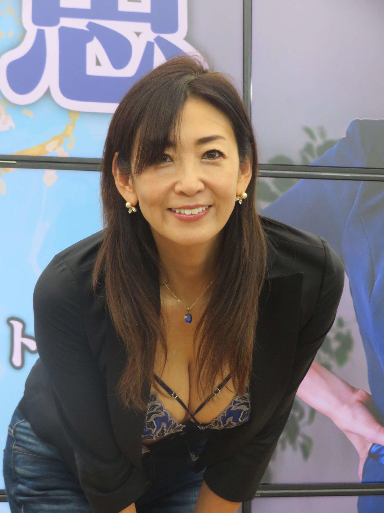 DVD「fumie56〓（ハート）」発売記念イベントで笑顔を見せる中島史恵