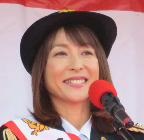 かとうれいこ、胸元あらわなグラビアショット「素晴らしい 」「さすがレジェンドボディ」