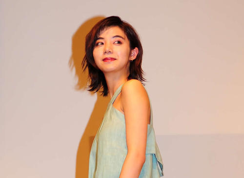 池田エライザ、杉咲花＆土屋太鳳とのハグショットに「愛おしい」「日本一の最高な女優さんたち」