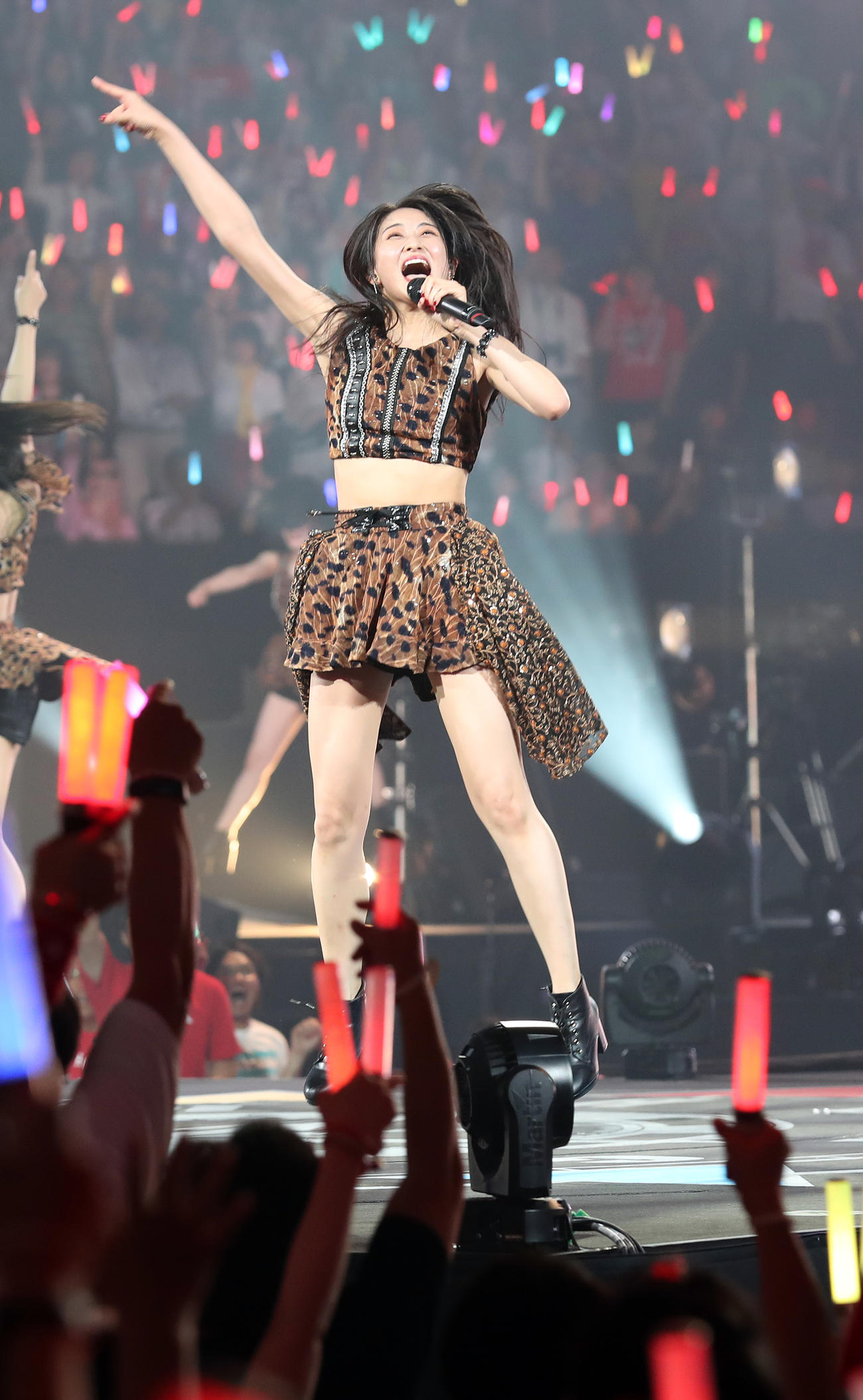 卒業公演でファンとともに盛り上がるアンジュルムの和田彩花（2019年6月撮影）