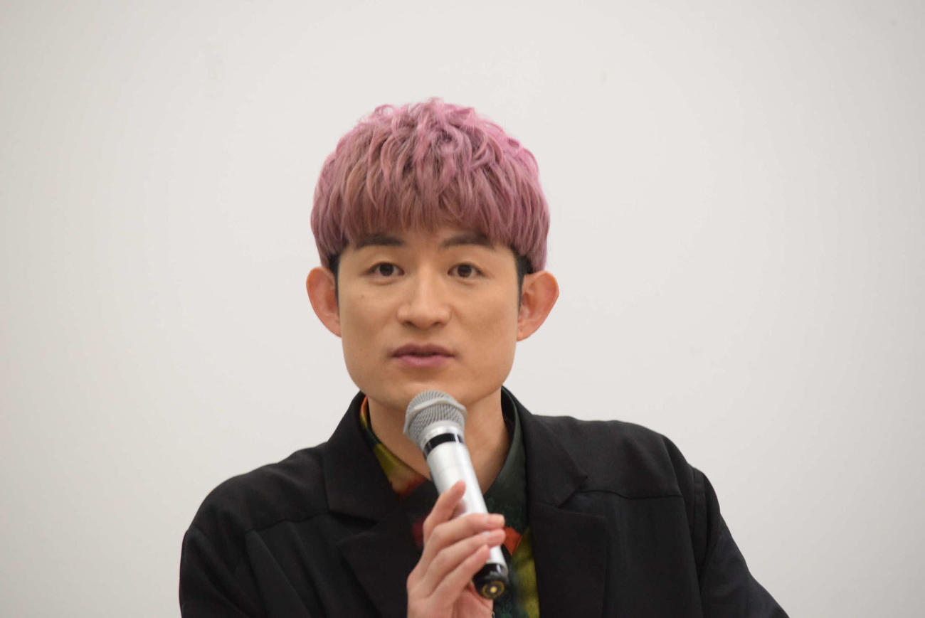 舞台への意気込みを語ったふぉ～ゆ～松崎祐介（撮影・阪口孝志）