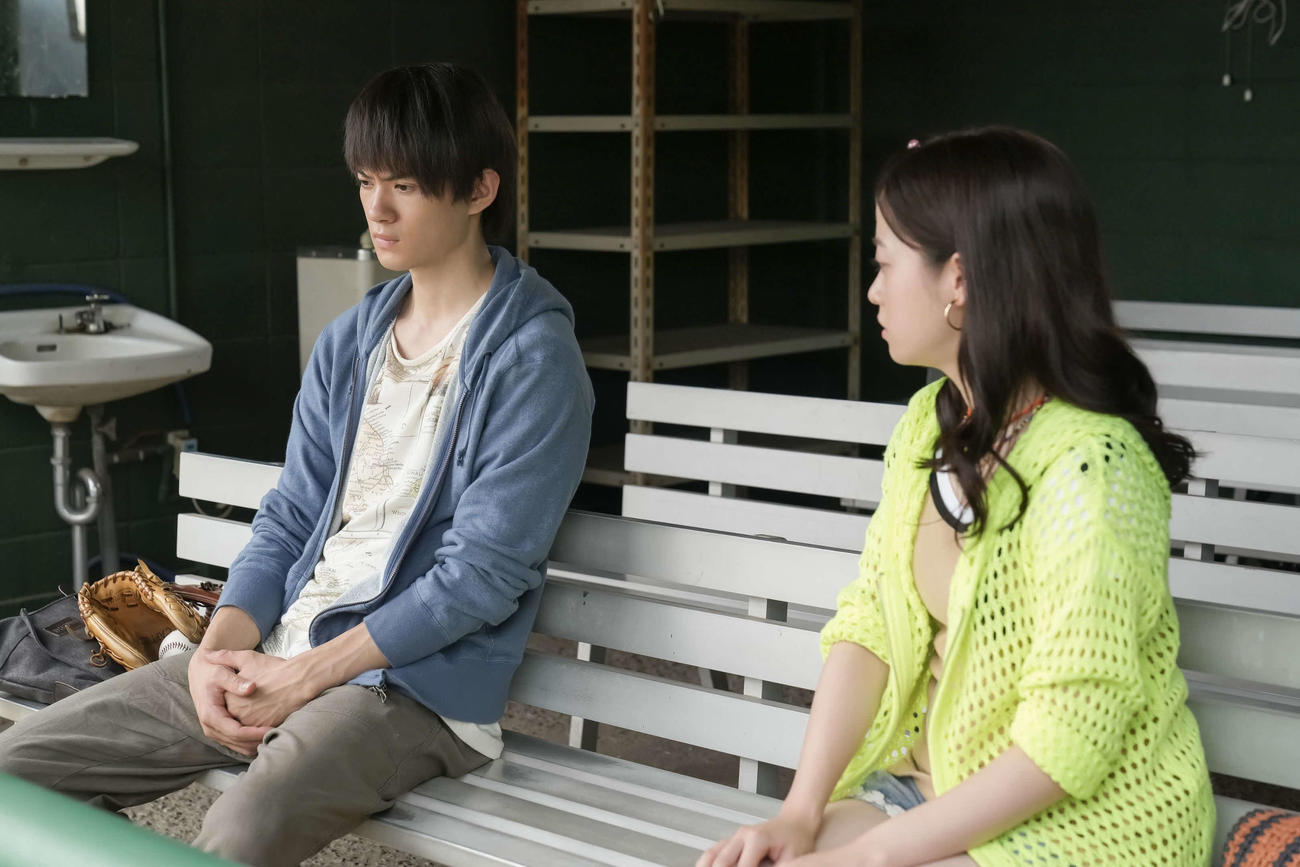 NHK連続テレビ小説「おむすび」での佐野勇斗（左）と橋本環奈