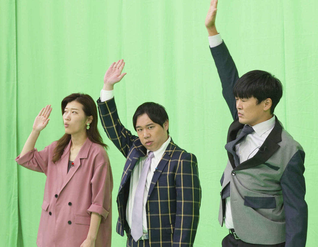 日本テレビ系特番「クイズ　タイムリープ」第2弾でクイズに挑戦する、左からヒコロヒー、霜降り明星せいや、劇団ひとり