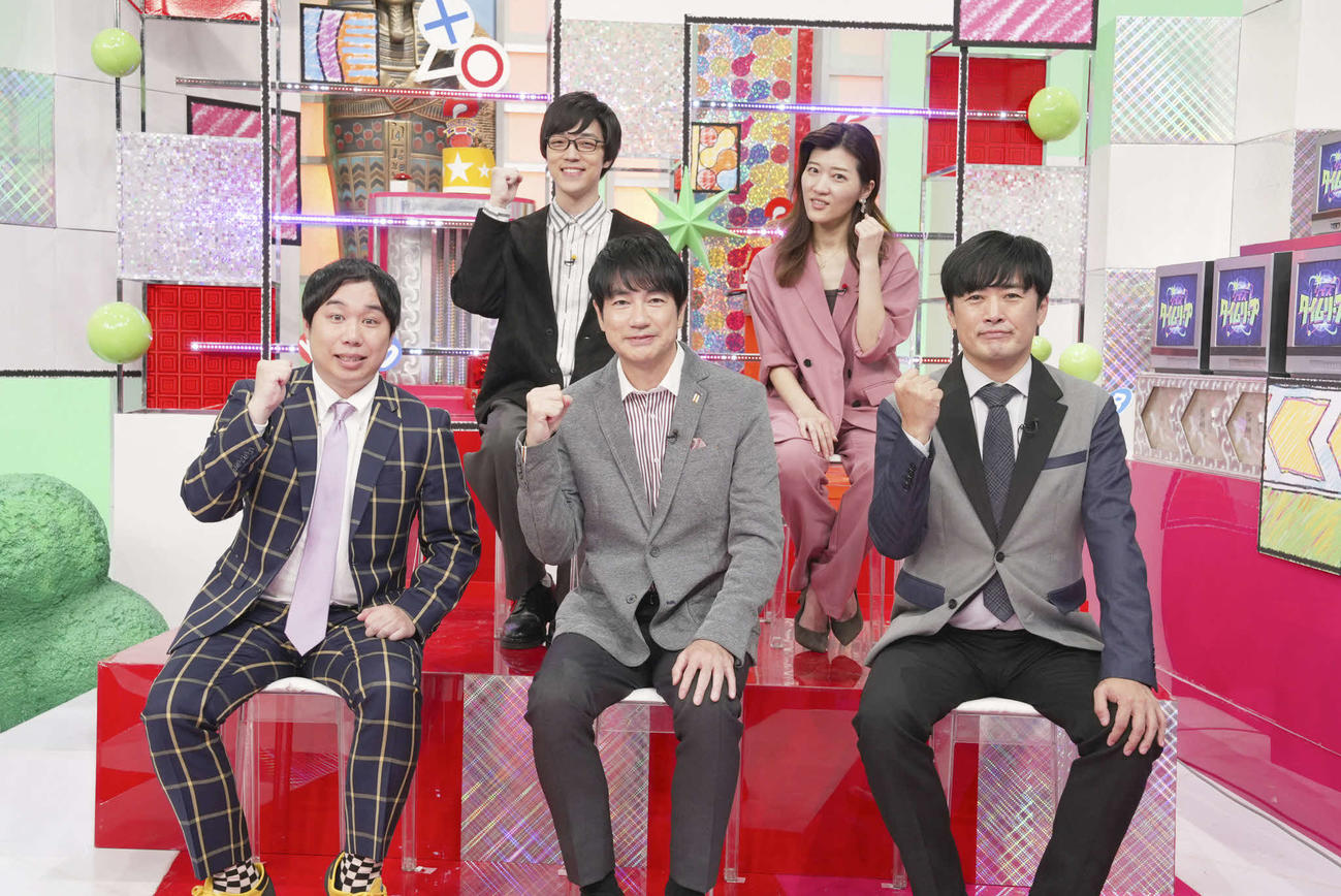 日本テレビ系特番「クイズ　タイムリープ」第2弾に出演する前列左から霜降り明星せいや、羽鳥慎一、劇団ひとり、後列左から、ふくらP、ヒコロヒー