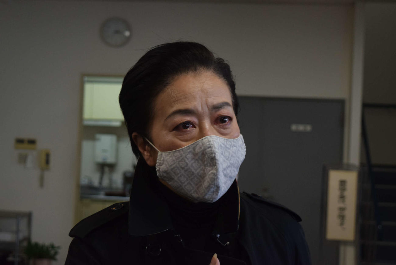 参列した高汐巴（撮影・阪口孝志）