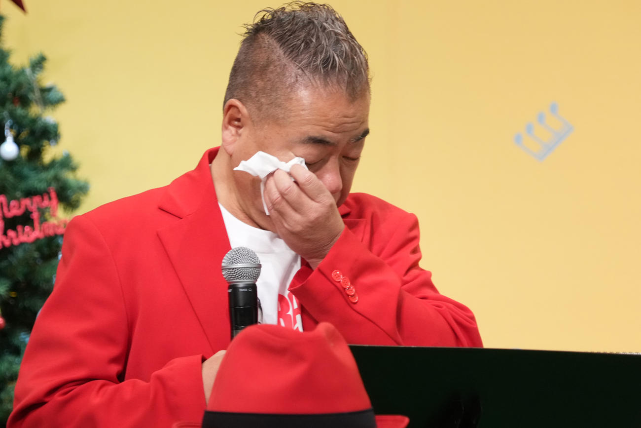 ニッポン放送「第50回ラジオ・チャリティ・ミュージックソン」24時間生放送を完走し、涙する出川哲朗