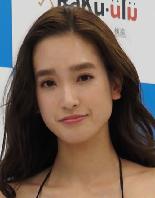 レースクイーン太田麻美、白いドレス姿披露「美し過ぎる」「とってもお似合いで超きれいで美人」