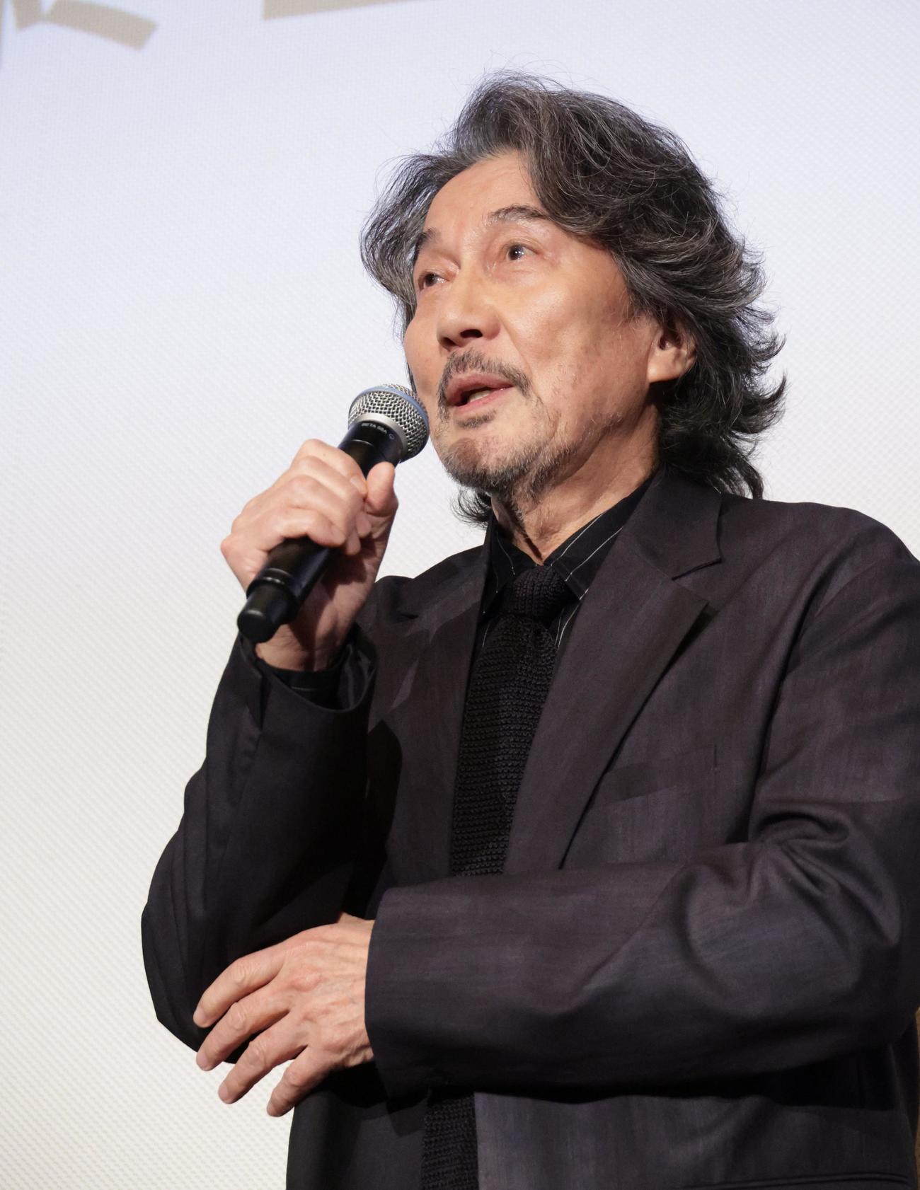 映画「PERFECT  DAYS」最終舞台あいさつを行う役所広司（撮影・中島郁夫）