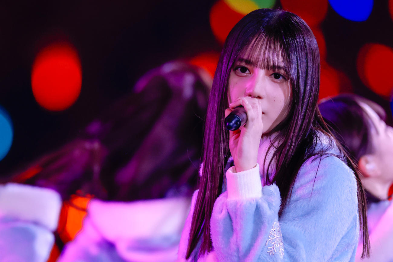 全国ツアー東京ドーム公演でパフォーマンスする日向坂46（上山陽介氏撮影）