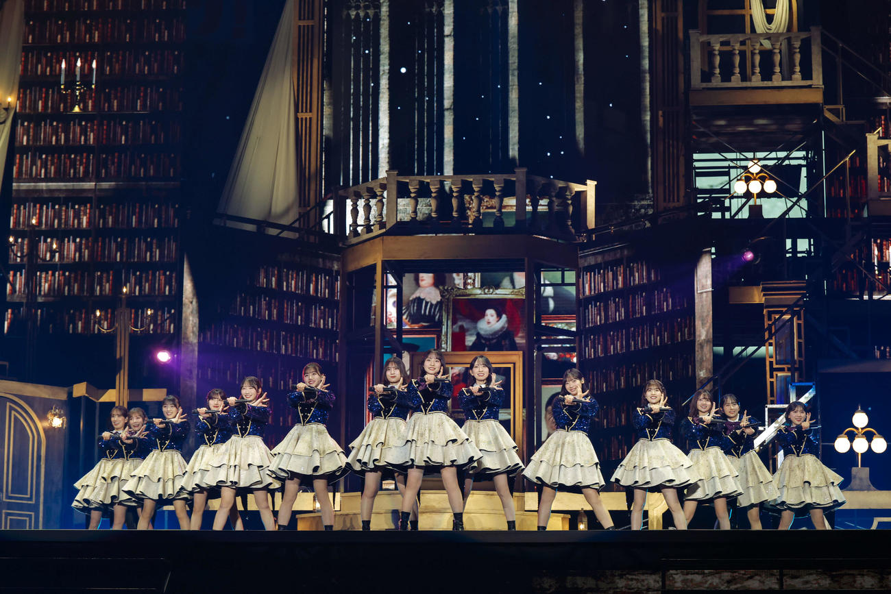 全国ツアー東京ドーム公演でパフォーマンスする日向坂46（上山陽介氏撮影）