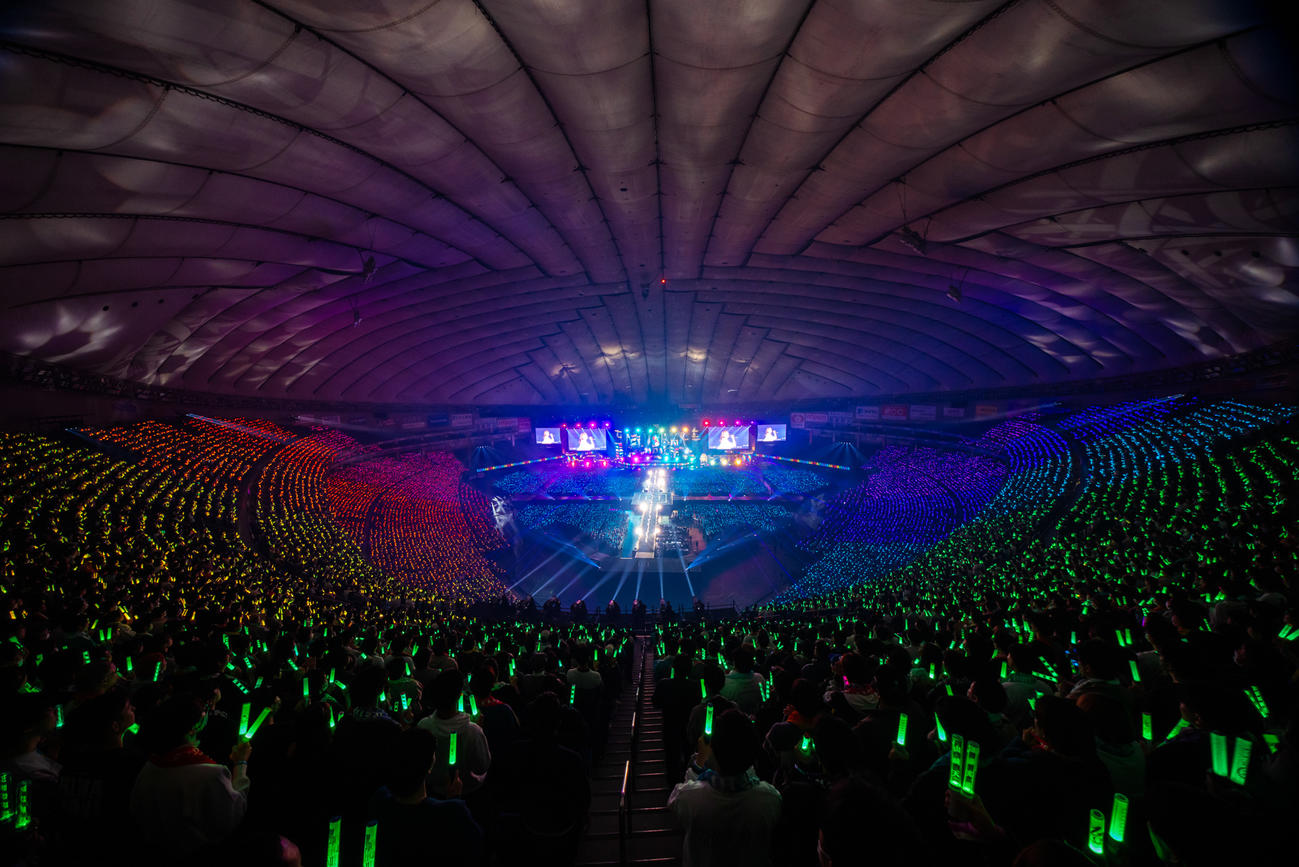 全国ツアー東京ドーム公演でパフォーマンスする日向坂46（上山陽介氏撮影）