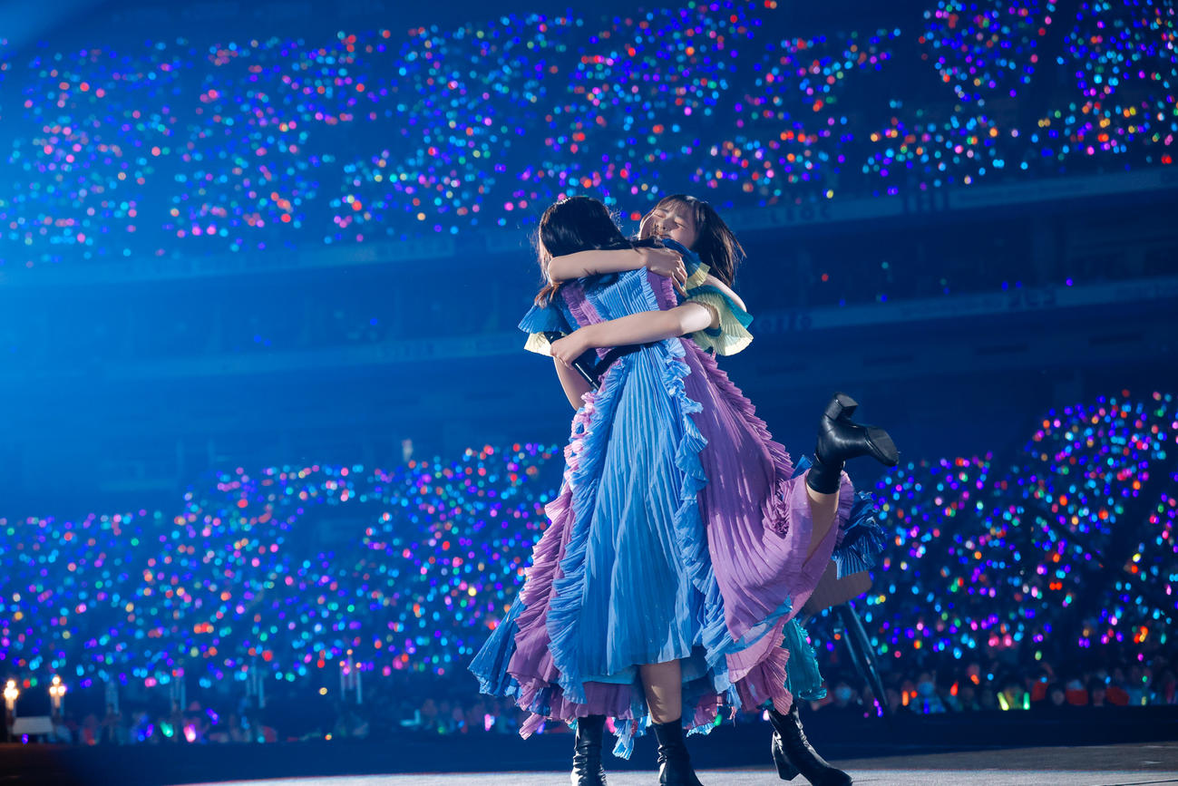 全国ツアー東京ドーム公演でパフォーマンスする日向坂46（上山陽介氏撮影）