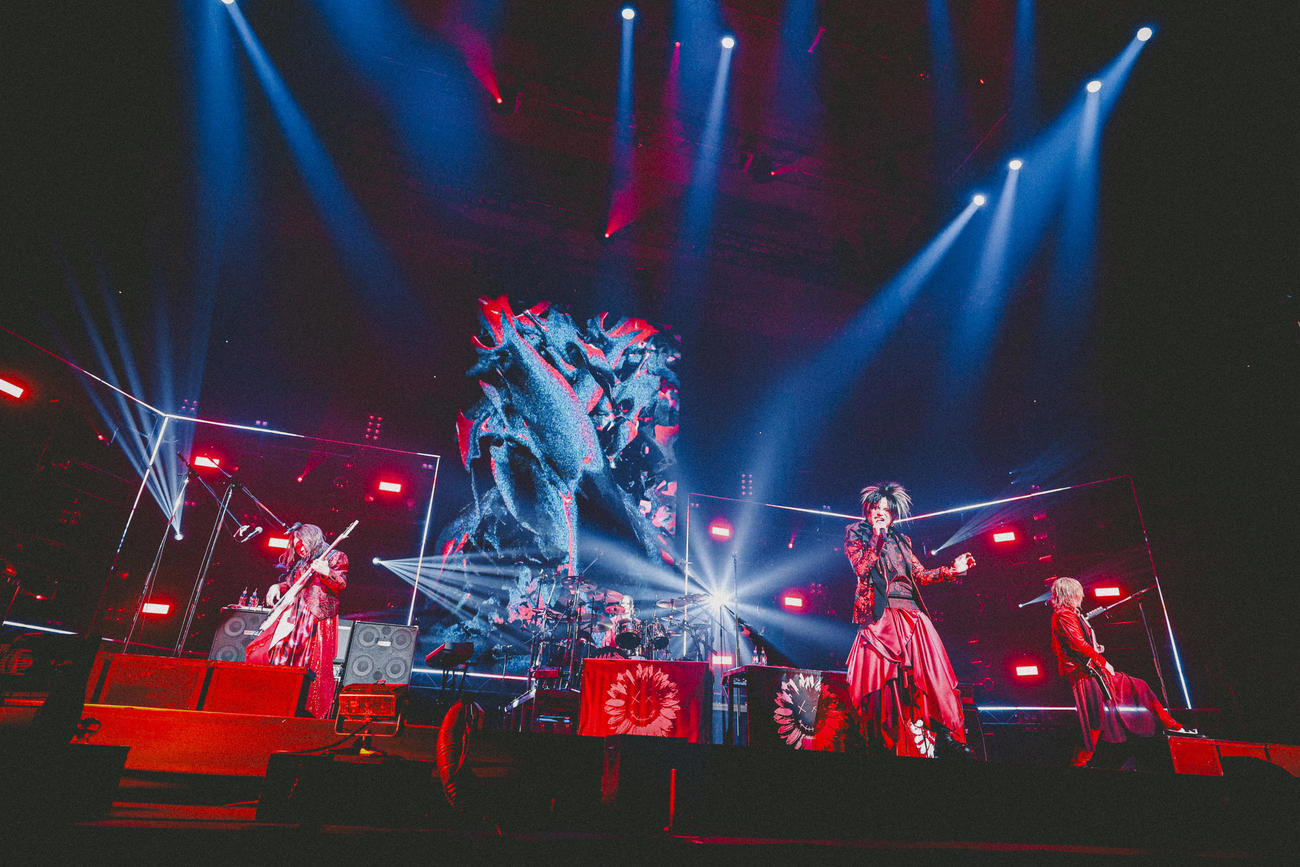 初の日本武道館公演を行ったDEZERT。左からSacchan、SORA、千秋、Miyako（撮影・西槇太一）