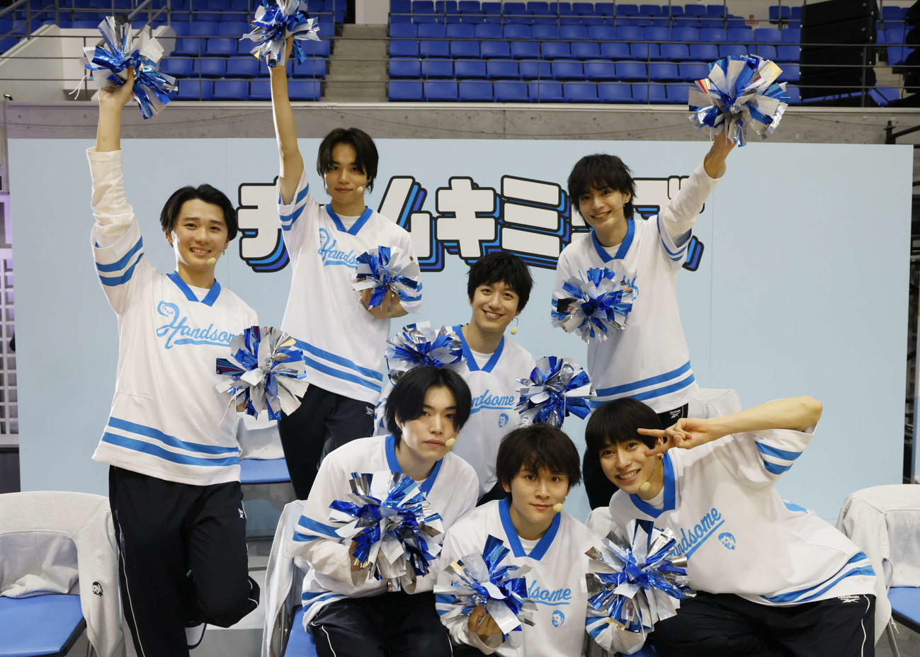 「最初で最後？！　TEAM HANDSOME！　冬の大運動会」に出場した、前列左から福崎那由他、山崎光、本島純政、後列左から林優大、太田将熙、水田航生、溝口琢矢