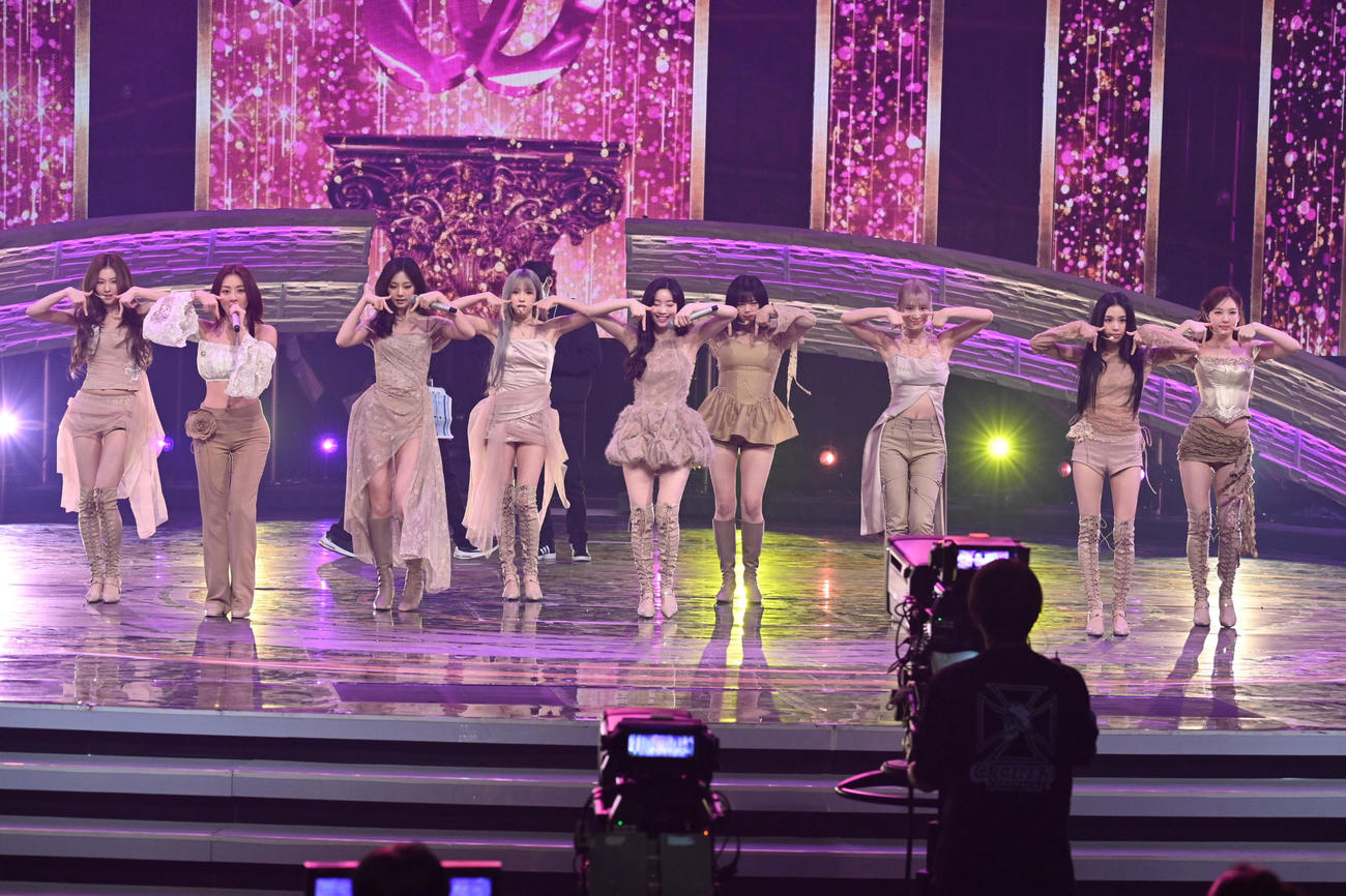 リハーサルに臨むTWICE