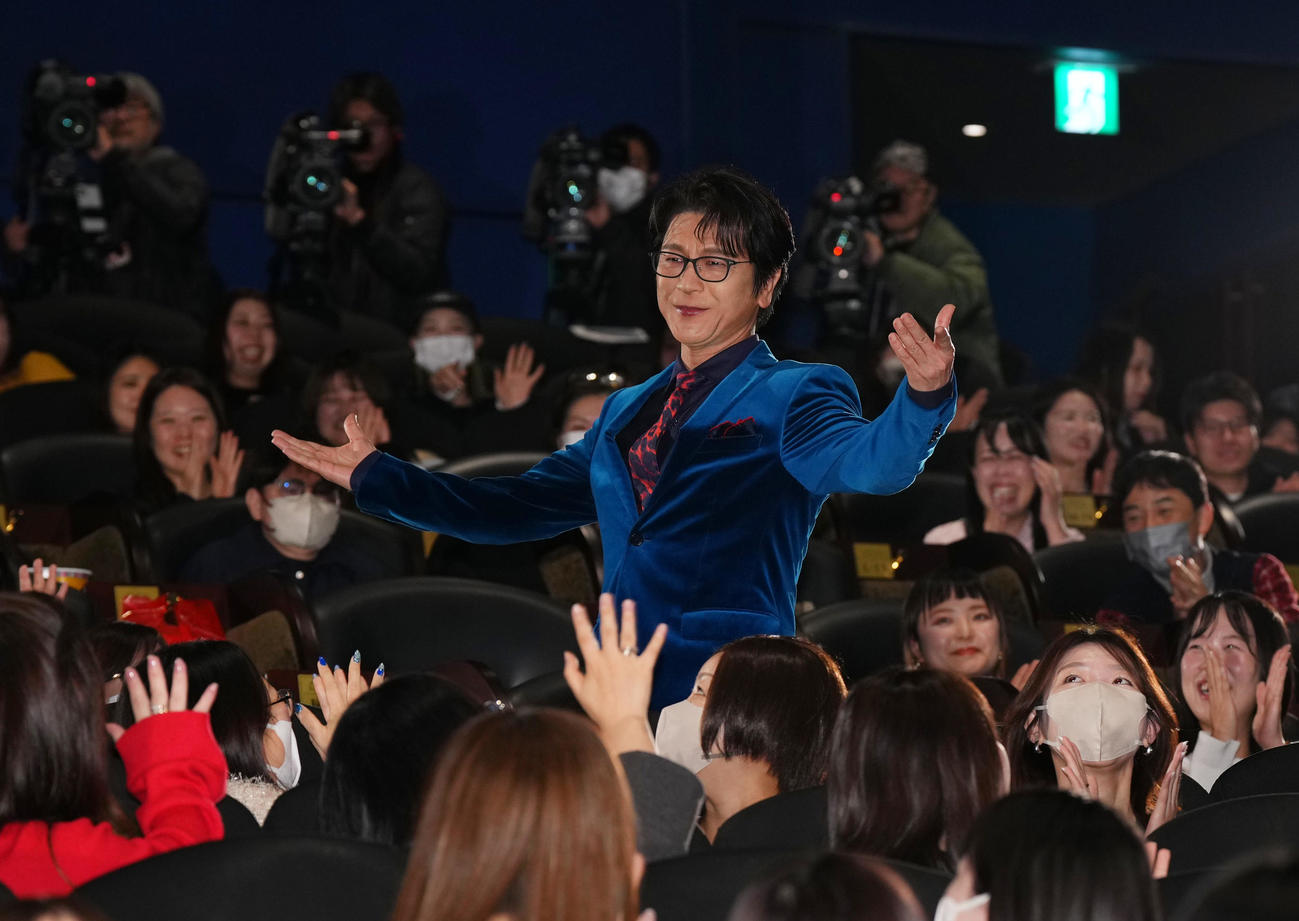 映画「グランメゾン・パリ」の初日舞台あいさつで登壇する及川光博（撮影・菅敏）