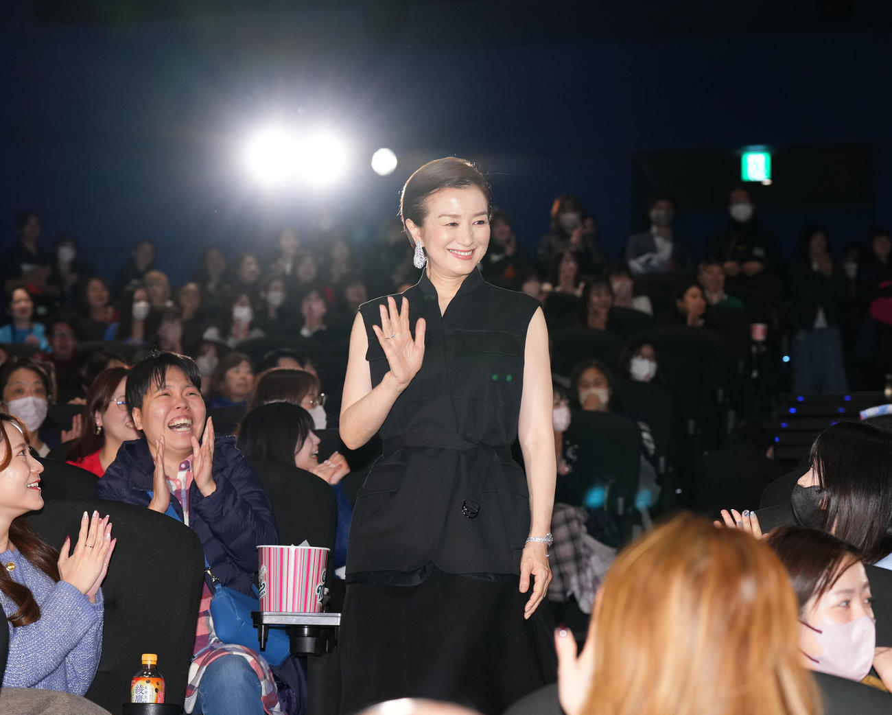 映画「グランメゾン・パリ」の初日舞台あいさつで登壇する鈴木京香（撮影・菅敏）