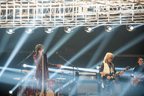 パフォーマンスするB’z