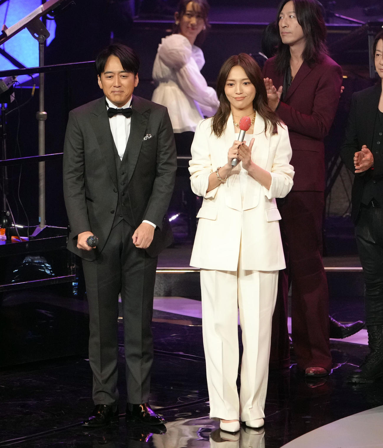 司会を務めるTBS安住紳一郎アナウンサー（左）と川口春奈（撮影・足立雅史）